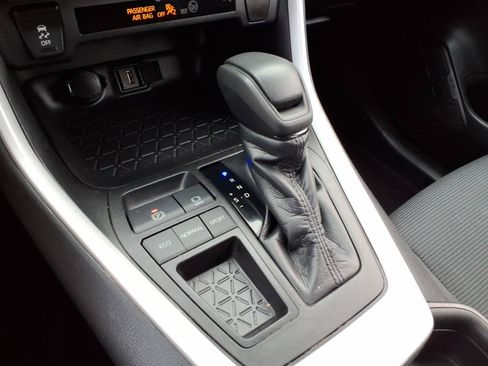 Certified 2021 Toyota RAV4 LE w/ Carpet Mat Package (TMS) FWD image 19