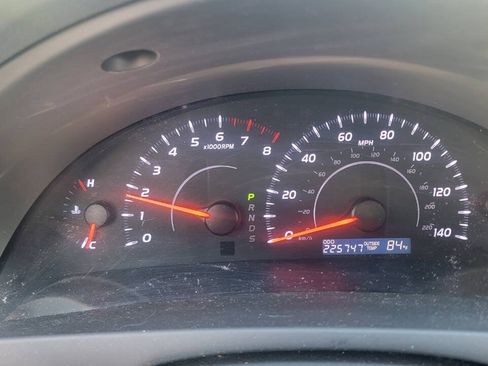 Used 2010 Toyota Camry LE FWD image 12