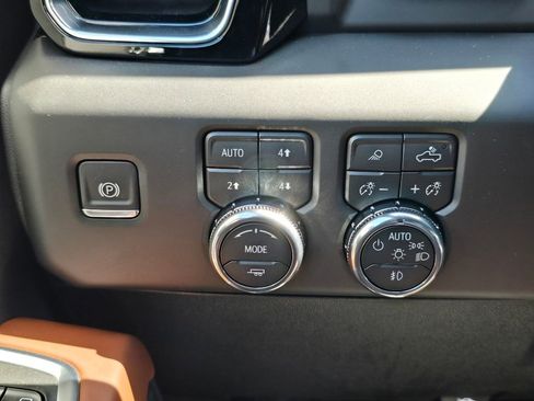 New 2026 GMC Sierra 3500 Denali Ultimate AWD/4WD image 17