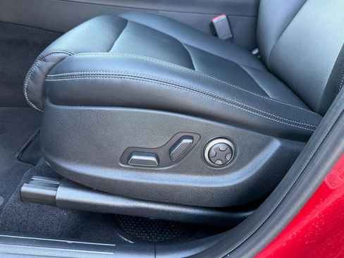 Used 2025 Genesis GV70 2.5T image 15