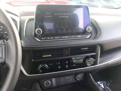 Used 2023 Nissan Rogue S AWD/4WD image 20
