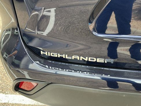 Used 2022 Toyota Highlander XLE image 6