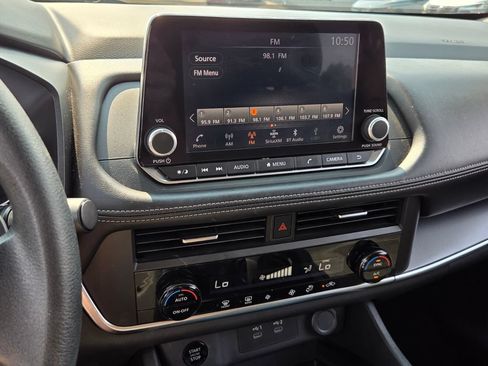 Used 2024 Nissan Rogue SV FWD image 19
