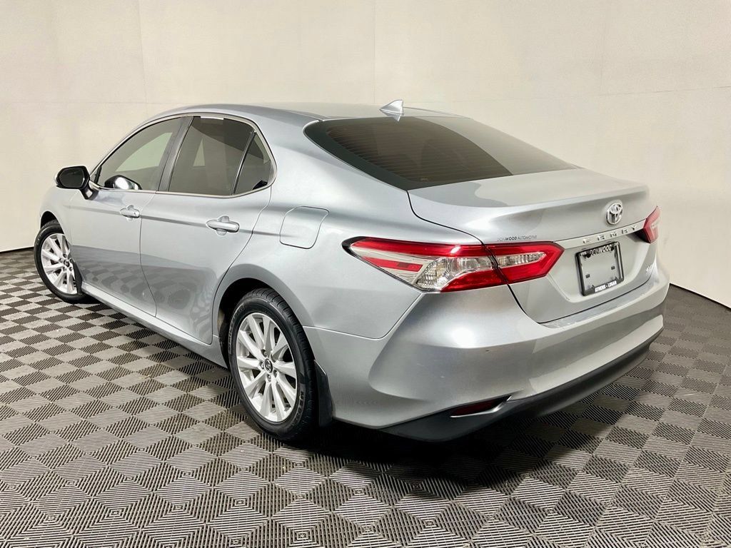 Used 2020 Toyota Camry LE FWD image 9