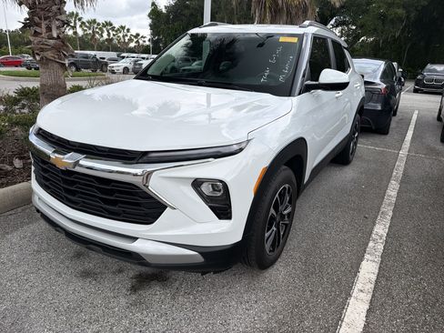 Used 2024 Chevrolet TrailBlazer LT w/ Driver Confidence Package FWD image 4