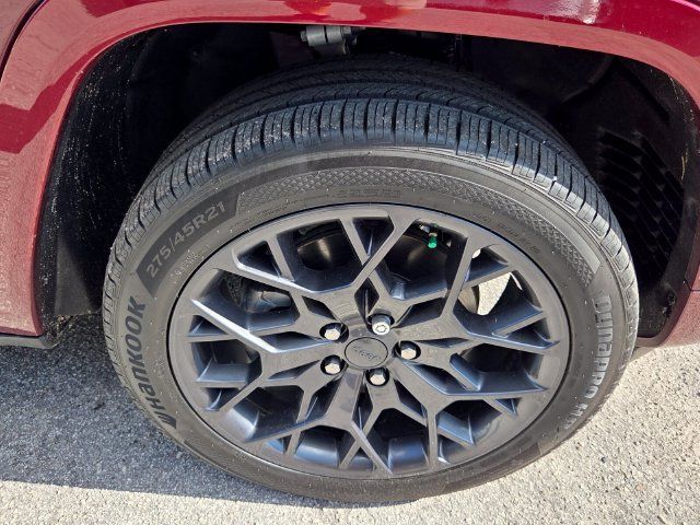 Used 2025 Jeep Grand Cherokee L Summit AWD/4WD image 9