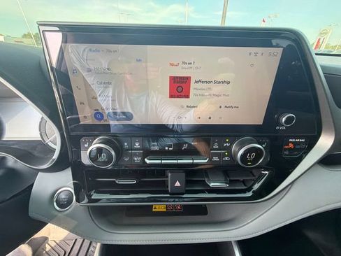 Used 2026 Toyota Highlander XLE AWD/4WD image 32