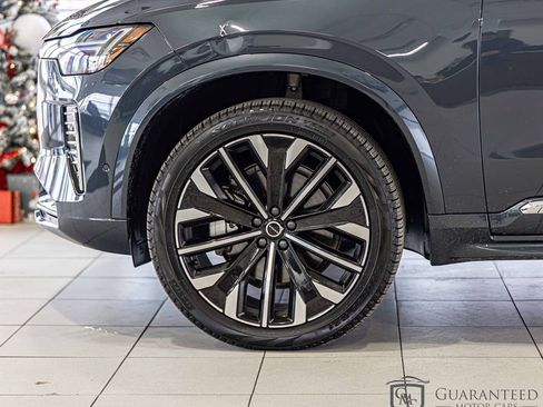 Used 2025 Volvo XC90 B6 Plus image 9