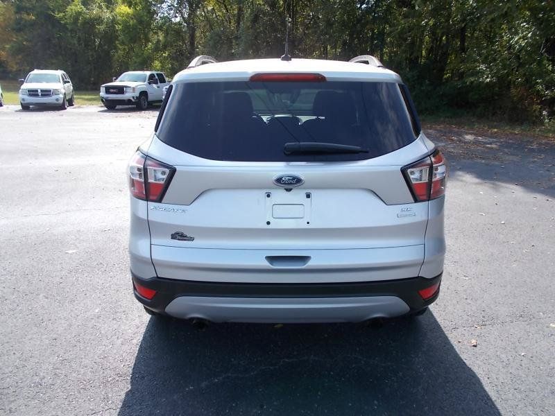 Used 2017 Ford Escape SE w/ Equipment Group 201A FWD image 15