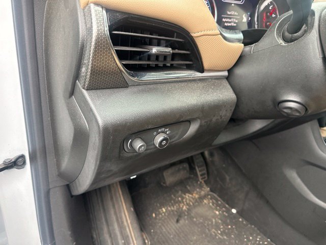 Used 2023 Chevrolet Traverse Premier FWD image 33