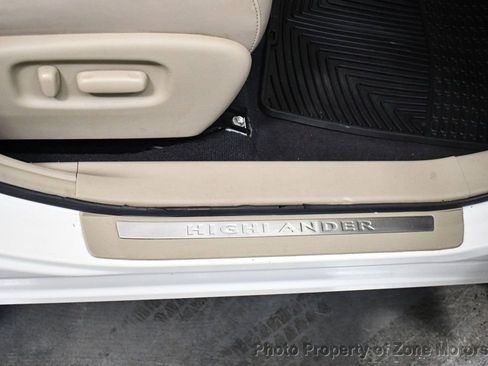 Used 2012 Toyota Highlander Limited w/ Tow Pkg image 14