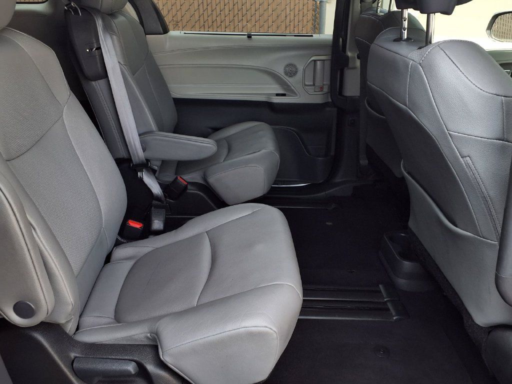 Certified 2024 Toyota Sienna XLE FWD image 34