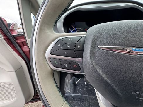 Used 2017 Chrysler Pacifica Platinum image 22