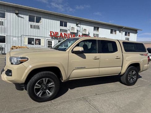 Used 2017 Toyota Tacoma TRD Sport image 2