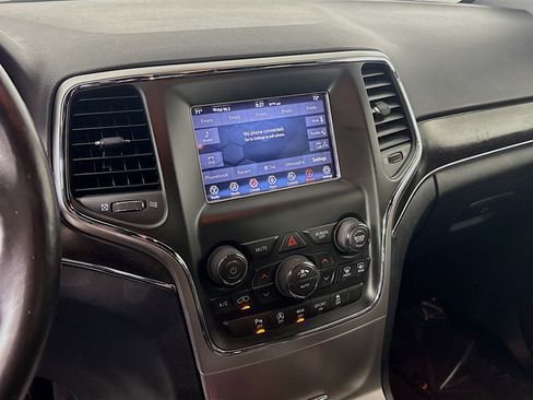 Used 2018 Jeep Grand Cherokee Limited image 18