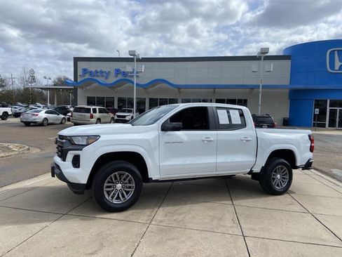 Used 2023 Chevrolet Colorado LT w/ LT Convenience Package image 5
