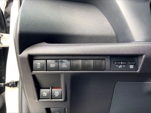 Used 2025 Toyota Sienna XSE w/ XSE Plus Package image 33