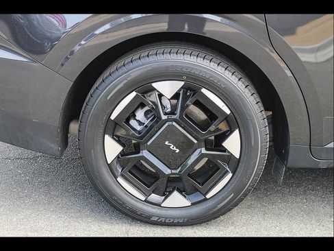 Used 2025 Kia Carnival EX FWD image 14