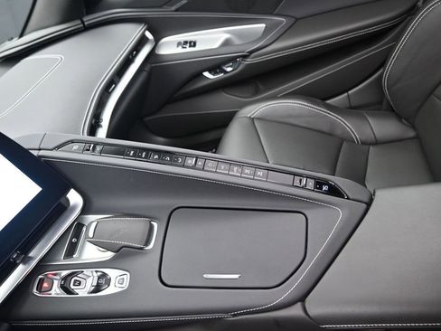 Used 2025 Chevrolet Corvette Stingray Coupe w/ Z51 Performance Package image 19