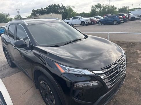 Used 2025 Nissan Rogue SV w/ SV Premium Package FWD image 5