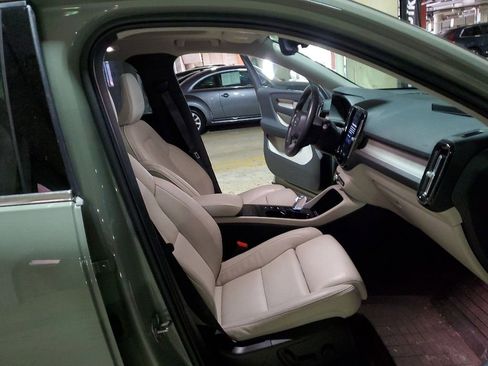 Used 2023 Volvo XC40 B5 Plus w/ Protection Package Premier AWD/4WD image 16