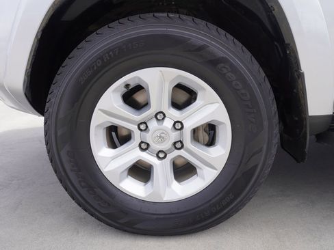 Certified 2022 Toyota 4Runner SR5 Premium w/ Moonroof Package AWD/4WD image 21