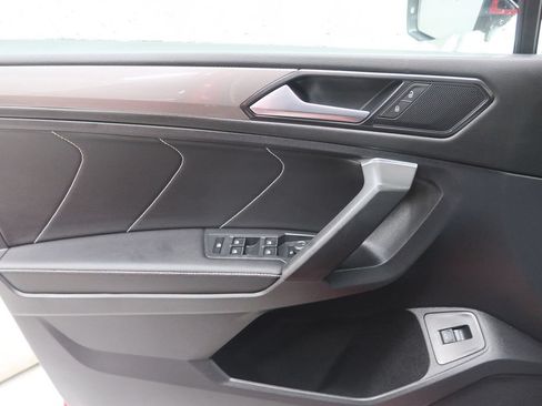Used 2022 Volkswagen Tiguan SE AWD/4WD image 23
