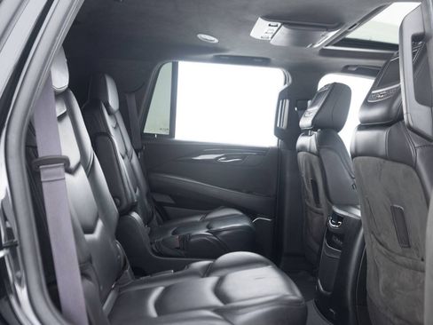 Used 2017 Cadillac Escalade Platinum AWD/4WD image 31