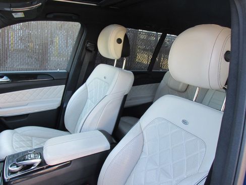 Used 2017 Mercedes-Benz GLS 550 4MATIC image 5