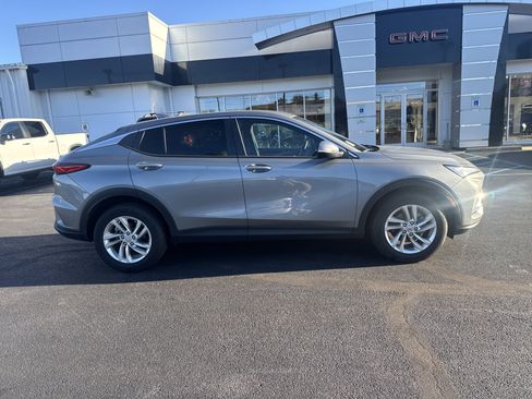 Used 2024 Buick Envista Preferred w/ Convenience I Package image 2