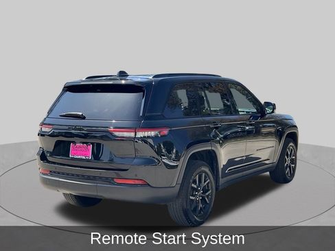 Used 2025 Jeep Grand Cherokee Altitude AWD/4WD image 5