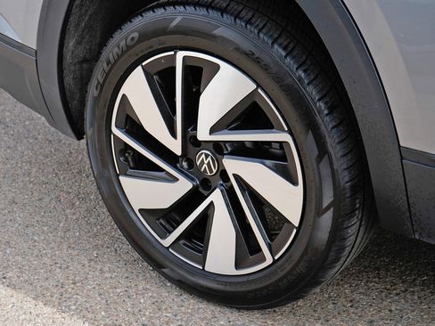 Used 2024 Volkswagen Atlas SE image 8