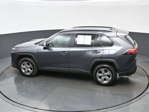Used 2025 Toyota RAV4 XLE AWD/4WD image 37