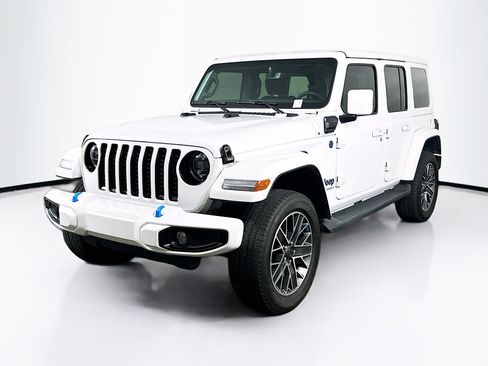 Used 2023 Jeep Wrangler Unlimited Sahara AWD/4WD image 3