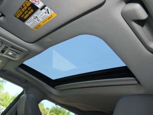 Used 2022 Toyota Highlander XLE image 7