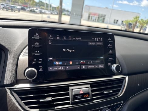 Used 2019 Honda Accord Touring image 4