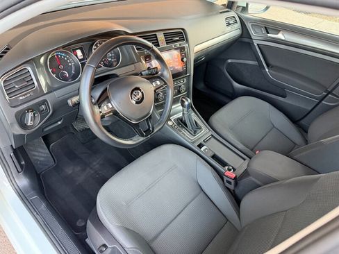 Used 2017 Volkswagen e-Golf SE w/ DC Fast Charging Package image 2