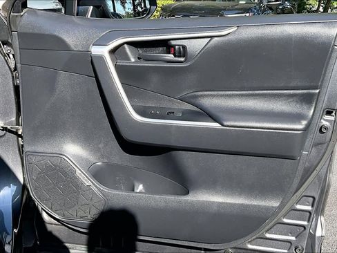 Used 2019 Toyota RAV4 LE AWD/4WD image 22