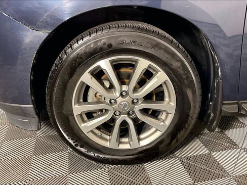 Used 2015 Nissan Pathfinder SV w/ Cargo Package FWD image 10