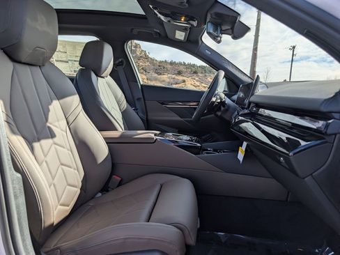 New 2026 BMW 550e xDrive w/ Premium Package image 22