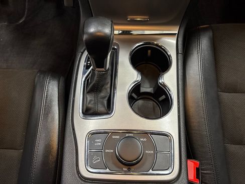 Used 2022 Jeep Grand Cherokee Laredo X AWD/4WD image 18
