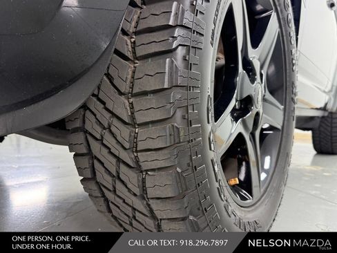 Used 2022 Land Rover Defender 110 X-Dynamic SE AWD/4WD image 12