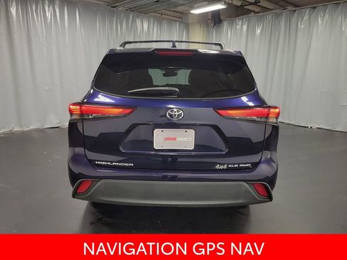 Used 2022 Toyota Highlander XLE image 7