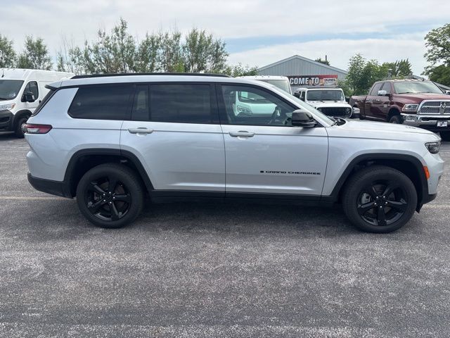 Used 2025 Jeep Grand Cherokee L Limited w/ Luxury Tech Group II AWD/4WD image 7