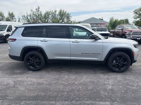 Used 2025 Jeep Grand Cherokee L Limited w/ Luxury Tech Group II AWD/4WD image 7