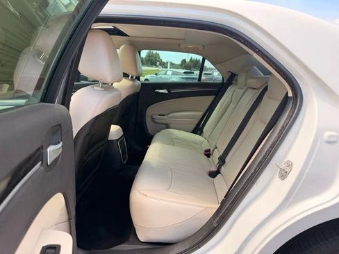 Used 2017 Chrysler 300 Limited w/ Value Package RWD image 11