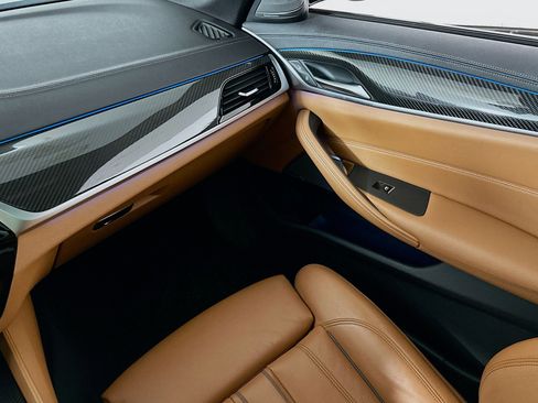 Used 2022 BMW 530e xDrive w/ Premium Package image 21