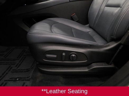 Used 2022 Buick Enclave Essence w/ Sport Touring Edition image 26