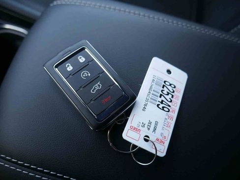 New 2025 Jeep Grand Cherokee Altitude image 26