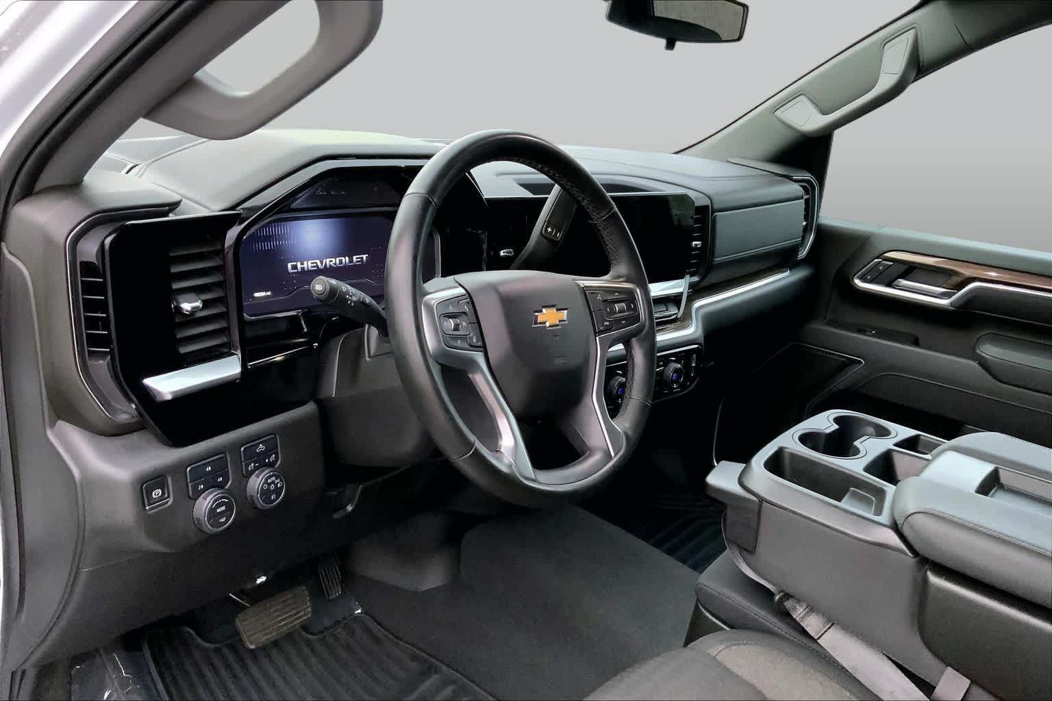 Used 2025 Chevrolet Silverado 2500 LT w/ Convenience Package AWD/4WD image 32